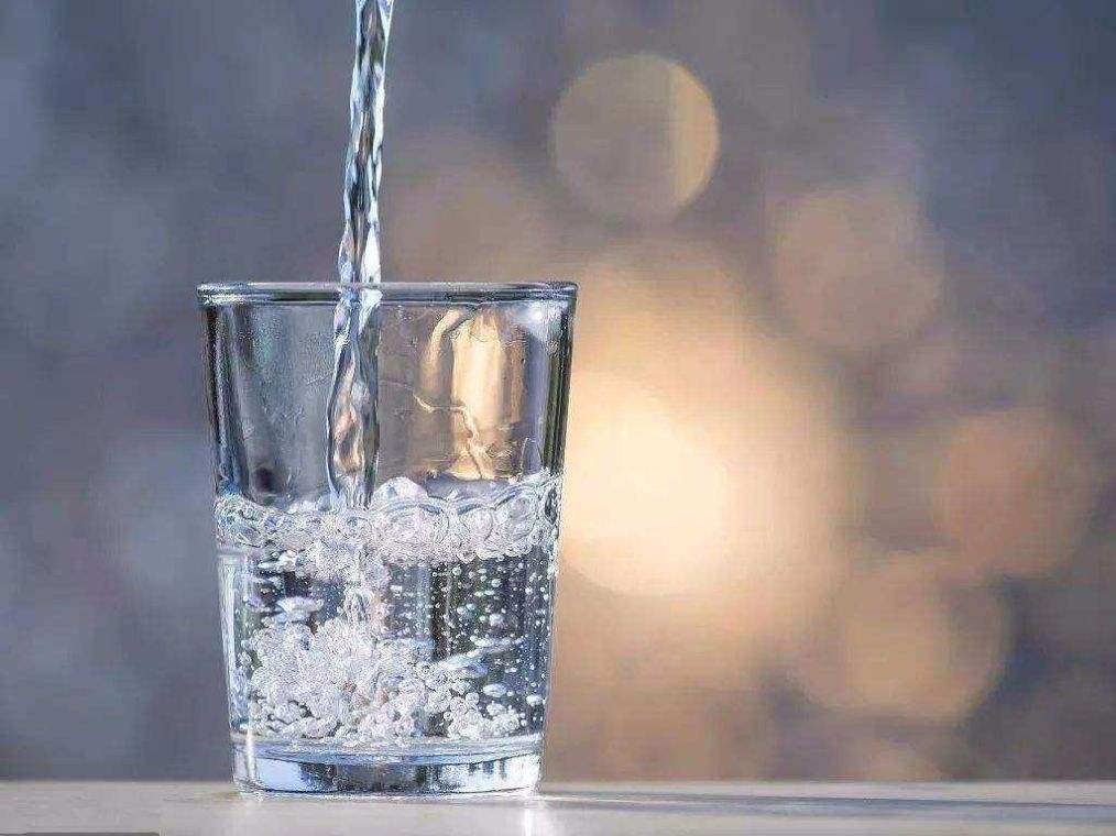 健身中补水你真的喝对了吗？喝水还是运动饮料？